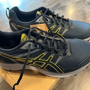 Men’s ASICS Trail Scout 2 Sneakers.